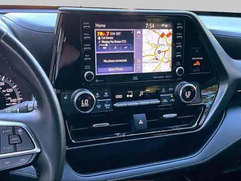 Used 2021 Toyota Highlander XSE AWD/4WD image 7