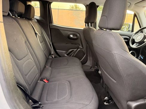 Used 2020 Jeep Renegade Latitude FWD image 20