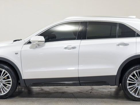 Used 2024 Cadillac XT4 Premium Luxury image 8