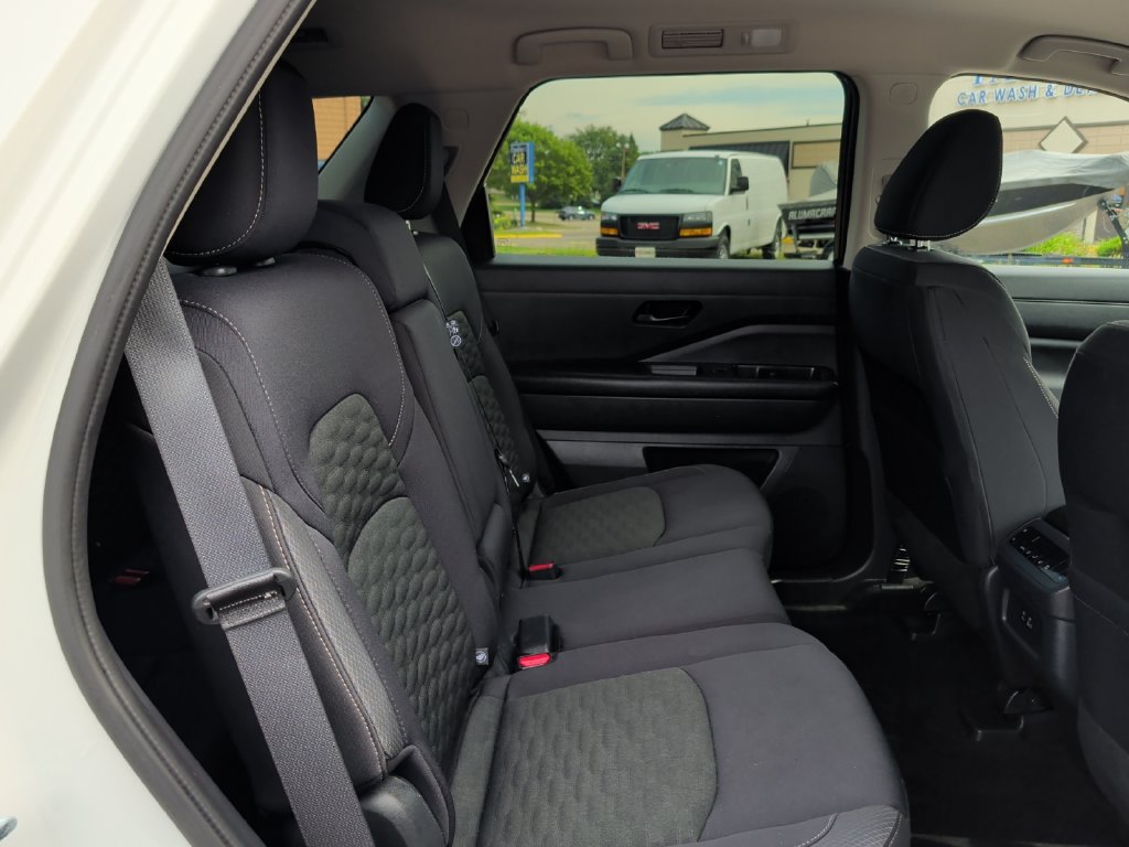 Used 2024 Nissan Pathfinder SV AWD/4WD image 35