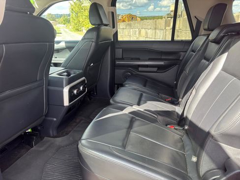 Used 2022 Ford Expedition Max XLT image 16
