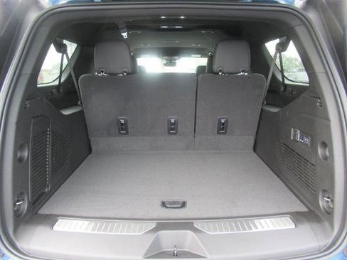 New 2025 Chevrolet Suburban High Country image 37