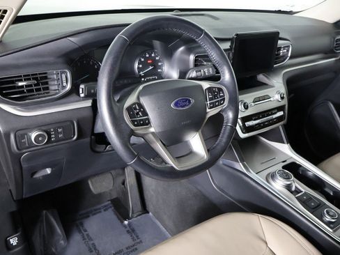 Used 2022 Ford Explorer XLT w/ Equipment Group 202A image 28