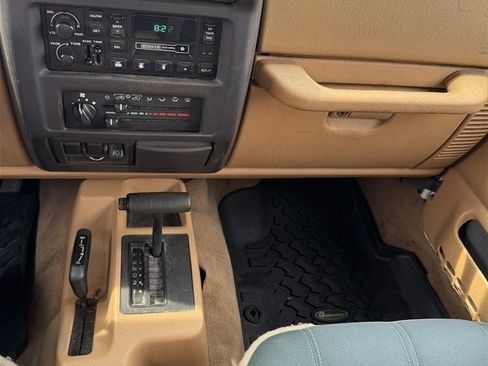 Used 1998 Jeep Wrangler SE AWD/4WD image 15