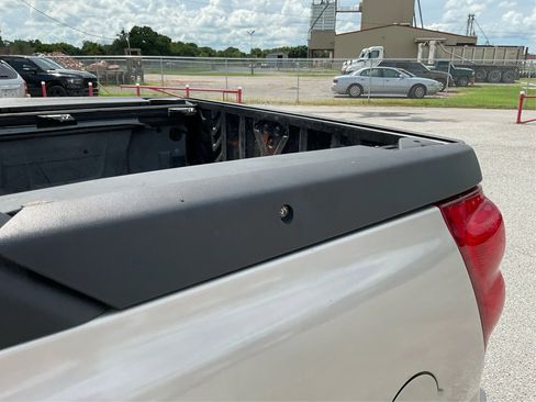 Used 2006 Chevrolet Avalanche Z66 w/ Sun And Sound Package image 12