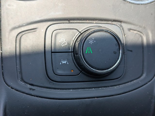 Used 2024 GMC Terrain SLE FWD image 22