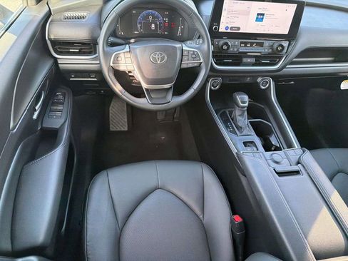 Certified 2025 Toyota Grand Highlander FWD image 8