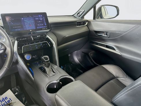 Used 2021 Toyota Venza Limited w/ Carpet Mat Package (TMS) image 22