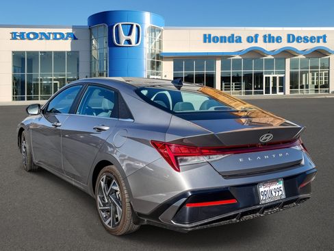 Used 2024 Hyundai Elantra SEL w/ Convenience Package FWD image 3