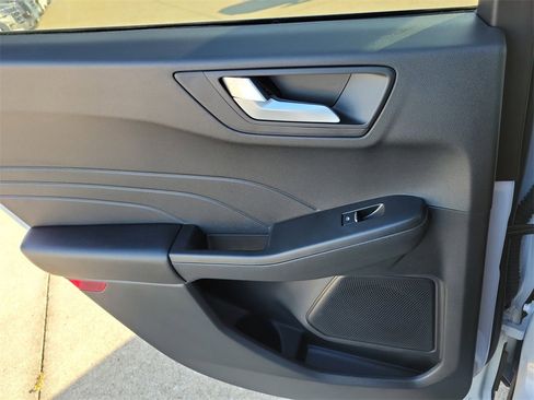 Used 2025 Ford Escape Base w/ Class II Trailer Tow Package image 13