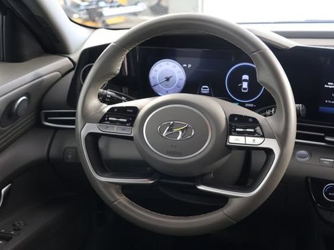 Used 2023 Hyundai Elantra SEL w/ Convenience Package FWD image 10