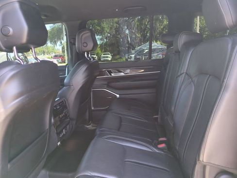 Used 2022 Jeep Wagoneer Series II RWD image 17