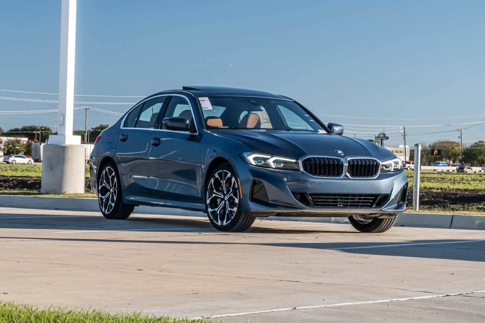 Used 2026 BMW 330i Sedan w/ Premium Package RWD image 1