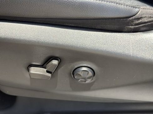 Used 2022 Chrysler Pacifica Touring-L w/ Uconnect Theater Family Group AWD/4WD image 24