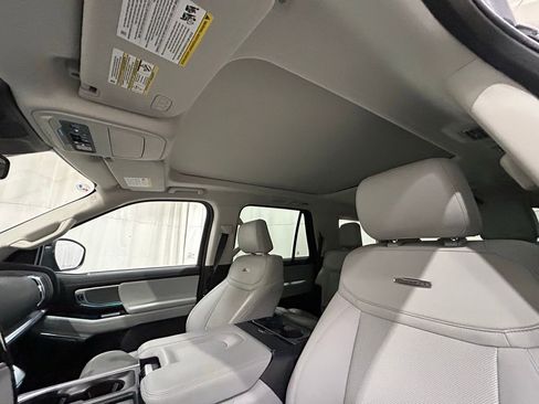 Used 2025 Ford Expedition Platinum image 16