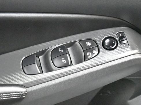 Used 2025 Nissan Altima 2.5 SV FWD image 15
