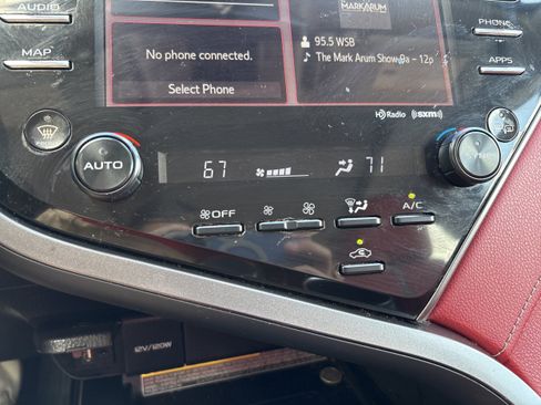 Used 2019 Toyota Camry XSE w/ Accessory Appearance Package FWD image 14