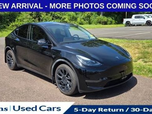 Used 2024 Tesla Model Y Long Range AWD/4WD image 1