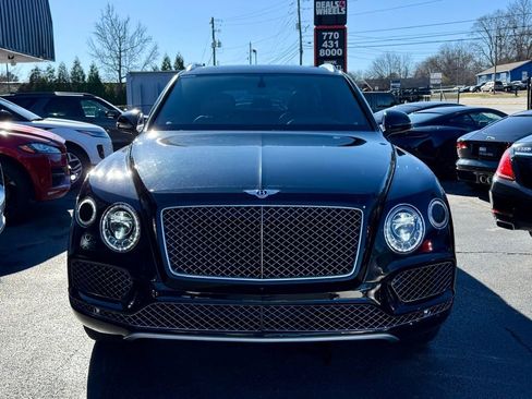 Used 2019 Bentley Bentayga image 2