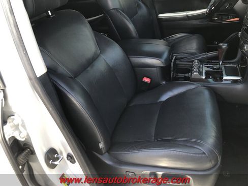Used 2015 Lexus LX 570 4WD w/ Luxury Package image 26