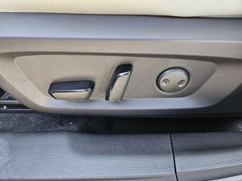 New 2026 Mitsubishi Outlander SEL image 9