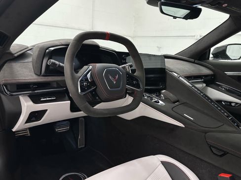 Used 2023 Chevrolet Corvette Stingray Premium Conv w/ Z51 Performance Package image 18