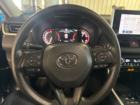 Certified 2025 Toyota RAV4 XLE AWD/4WD image 19
