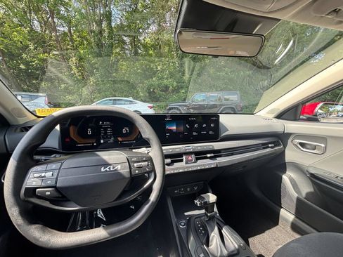 Used 2025 Kia K4 FWD image 33