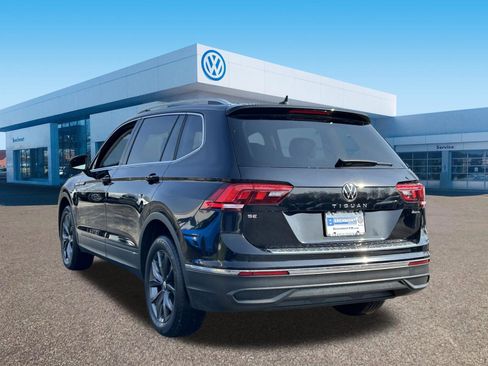 Used 2022 Volkswagen Tiguan SE w/ Panoramic Sunroof Package image 5