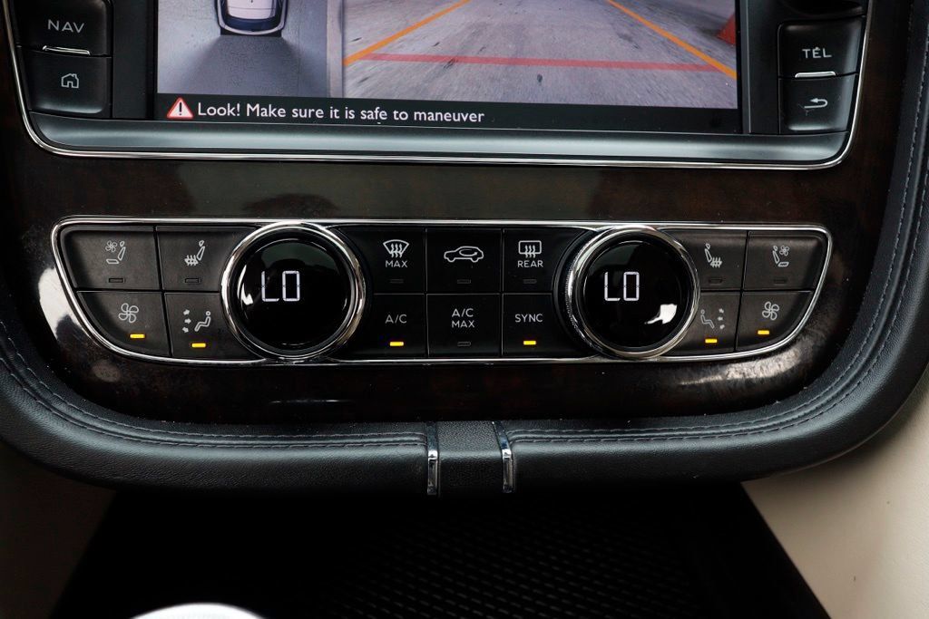 Used 2019 Bentley Bentayga AWD/4WD image 28