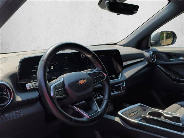 Used 2025 Chevrolet Equinox LT w/ Convenience Package II FWD image 9
