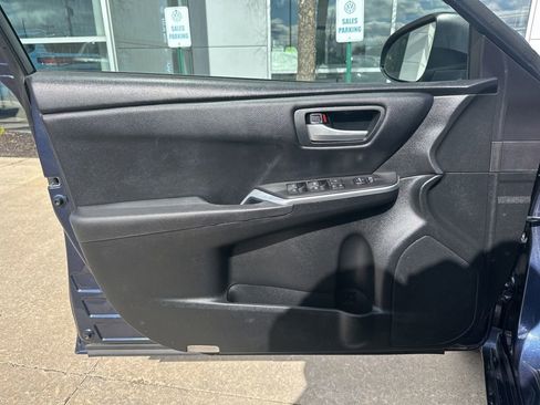 Used 2017 Toyota Camry LE FWD image 14