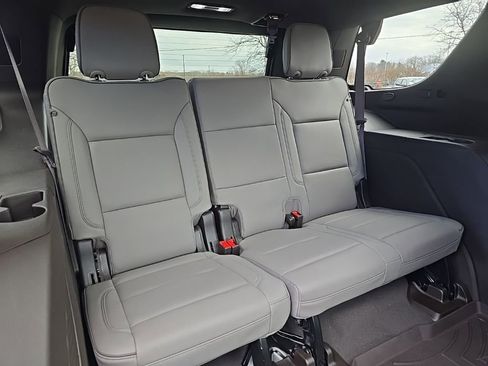 Used 2023 GMC Yukon SLT w/ SLT Luxury Package image 29