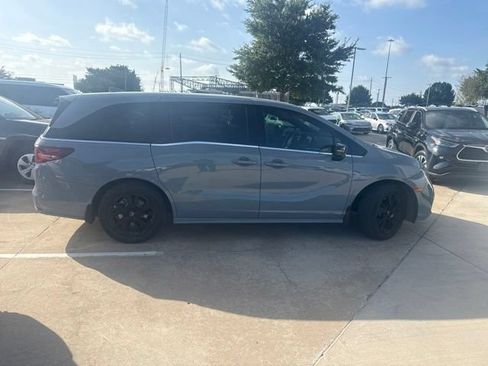 Used 2024 Honda Odyssey Sport image 3
