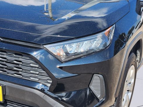Used 2019 Toyota RAV4 LE FWD image 11