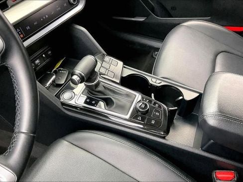 Used 2023 Kia Sportage EX FWD image 15