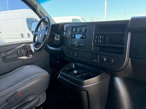Used 2016 Chevrolet Express 2500 image 18