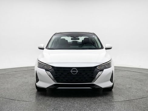 Used 2025 Nissan Sentra SV FWD image 2