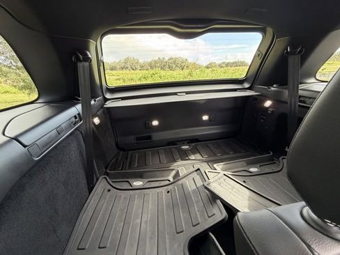 Used 2025 Land Rover Discovery S image 29