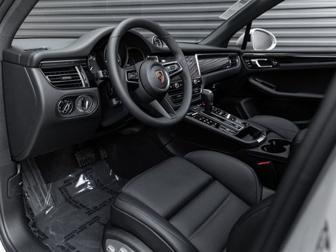 New 2026 Porsche Macan AWD/4WD image 4