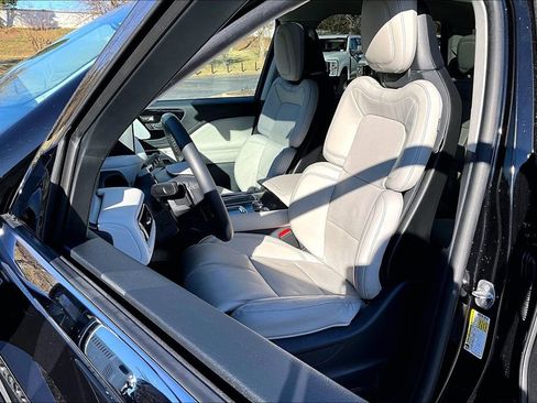 Used 2025 Lincoln Aviator Reserve w/ Equipment Group 201A image 25