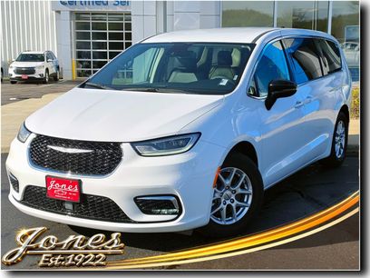 Used 2024 Chrysler Pacifica Touring-L