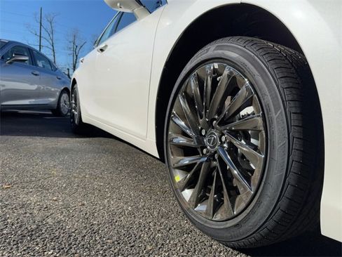 New 2025 Lexus ES 350 Ultra Luxury image 8