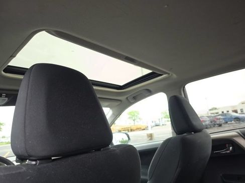 Used 2015 Toyota RAV4 XLE AWD/4WD image 8