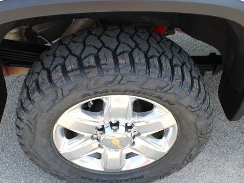 Used 2023 Chevrolet Silverado 2500 LTZ w/ LTZ Plus Package image 16