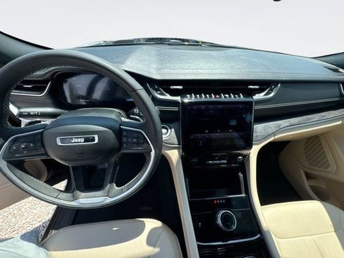 Used 2023 Jeep Grand Cherokee Limited RWD image 17