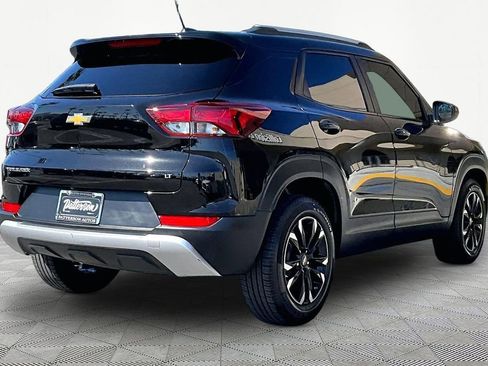 Used 2023 Chevrolet TrailBlazer LT FWD image 2
