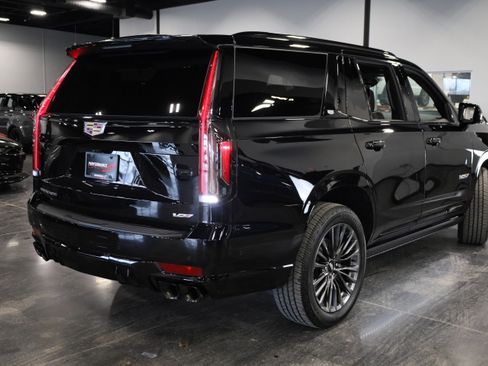 Used 2023 Cadillac Escalade V image 6