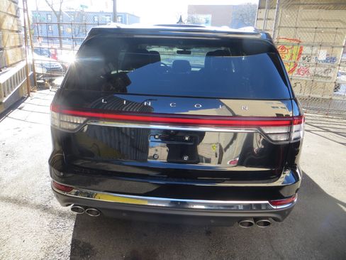 Used 2024 Lincoln Aviator AWD image 29