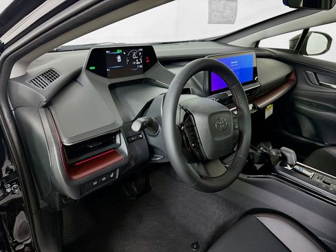 Used 2025 Toyota Prius Plug-In Hybrid FWD image 6